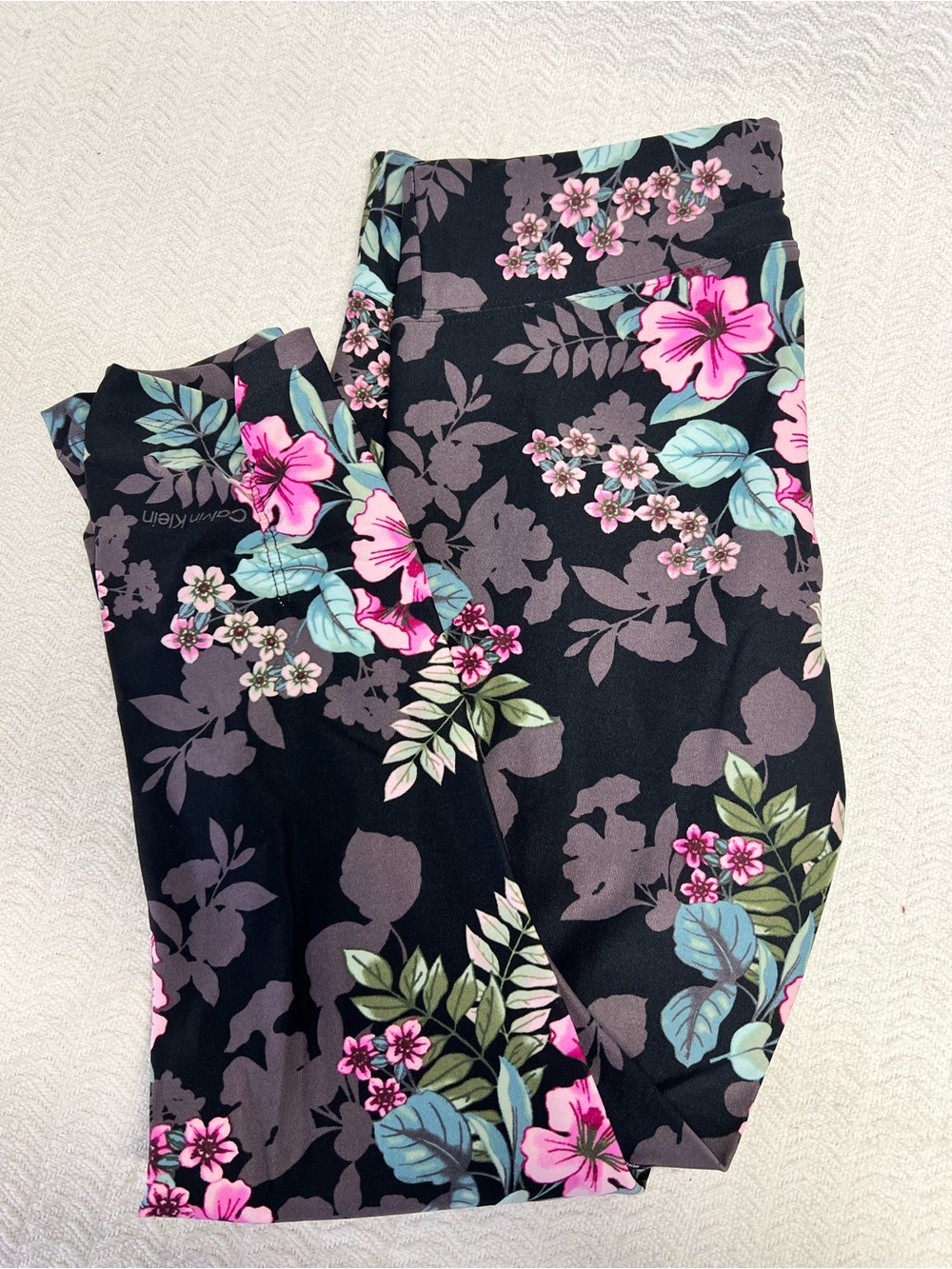 calvin klein / floral back performance wick cropped leggings size medium